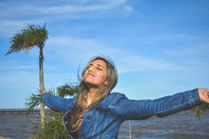 Woman wearing the colorful, reef-safe and eco-friendly Nöz sunscreen